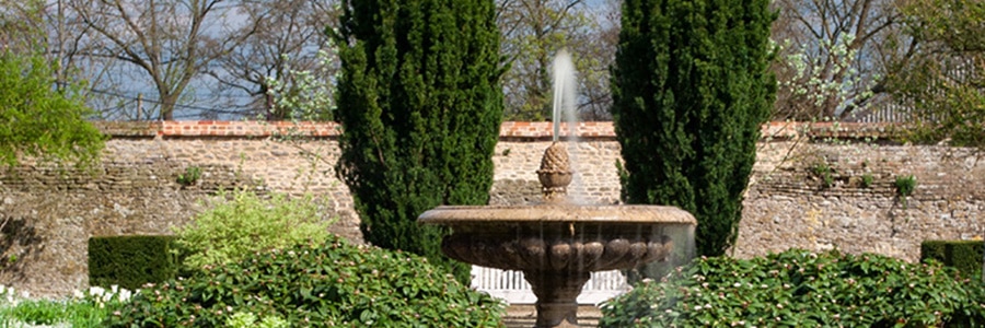 color-stately-retreat color-stately-retreat