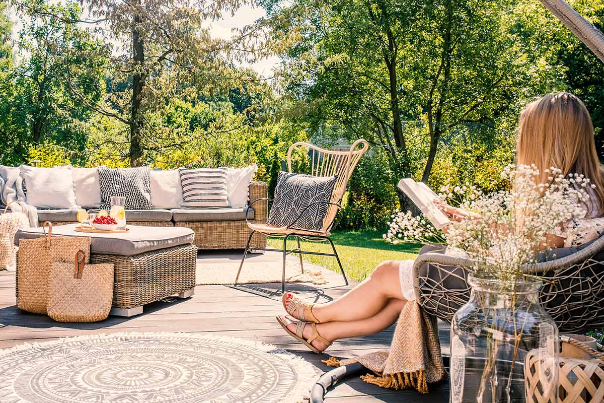 waudena_intro_patio_main